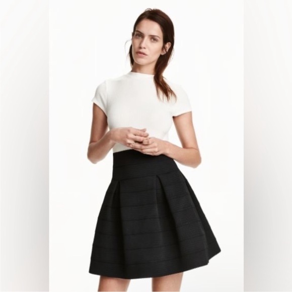 H&M Thick Textured Bubble Skirt - Picture 4 of 8